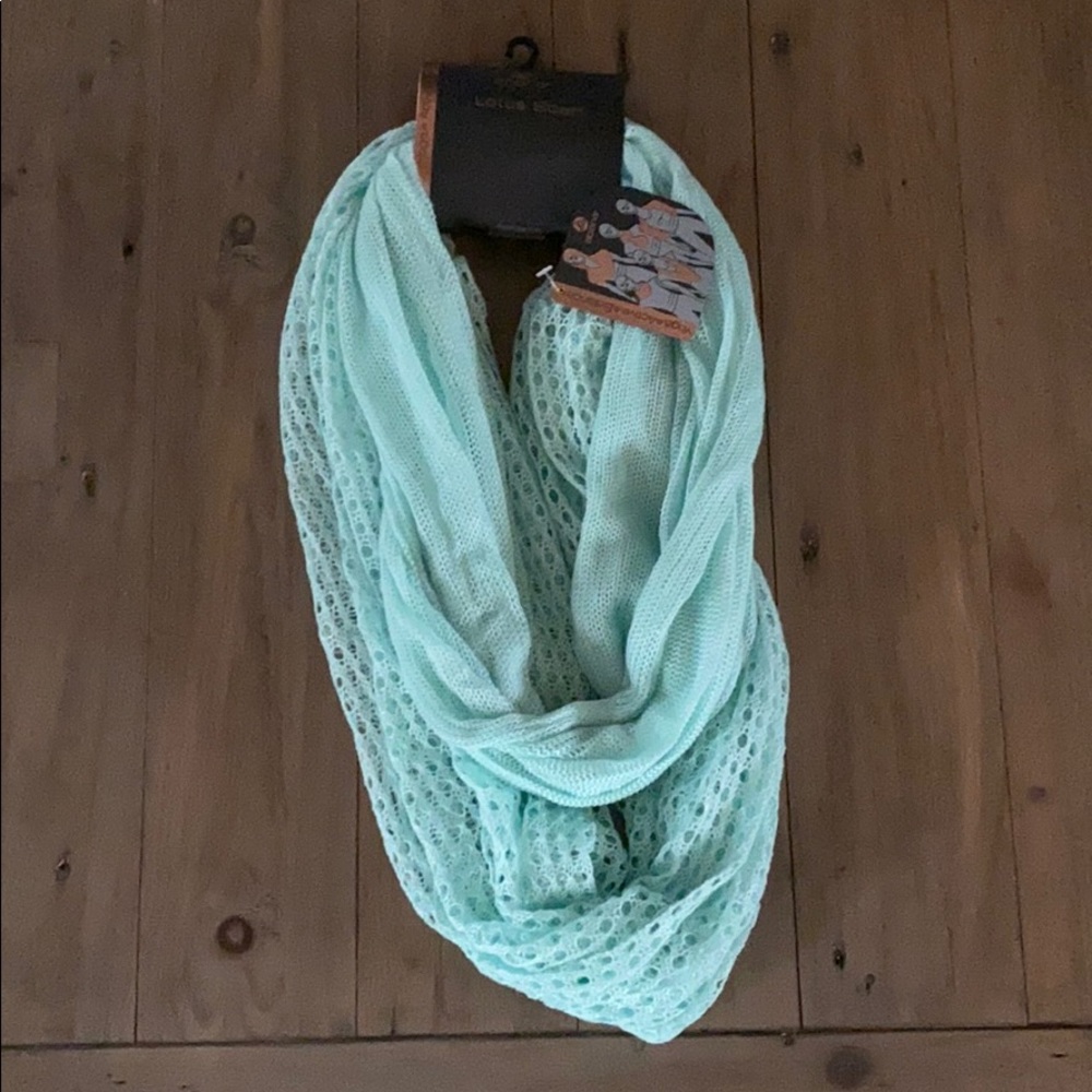 Women’s infinity scarf